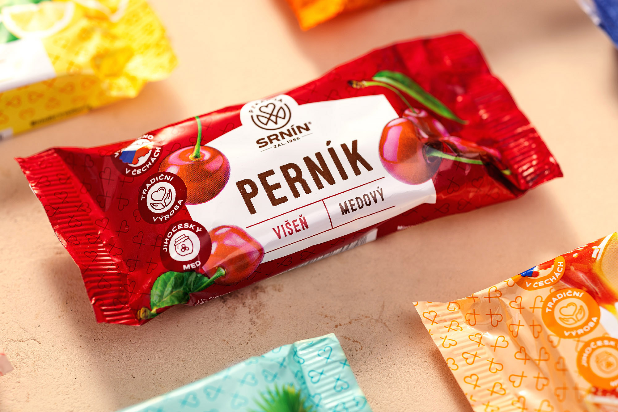 Pekaren srnin small cakes gingerbread modern colorful packaging